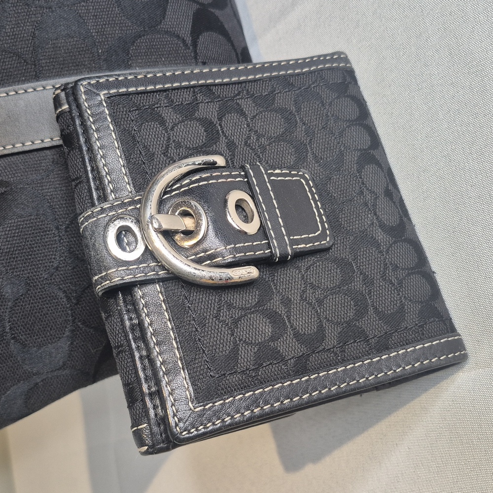 Coach 2pc Signature Tote Bag And Wallet Set - Picture 4 of 17